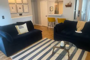 2BD Central to Coliseum, Downtown, Shops & Dining - Image 3