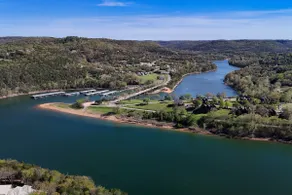Holiday Island Escape w/ Panoramic Lake Views - Image 5