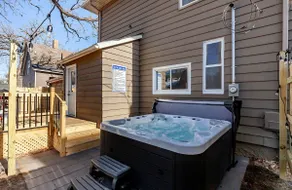 The CORN CRIB: Spa - Game Room - BBQ - Office - DOWNTOWN - Sleeps 14 - Image 3