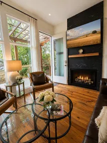 Designer Garden Home Downtown - Image 3