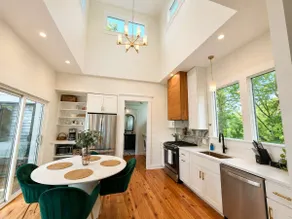 Designer Garden Home Downtown - Image 2