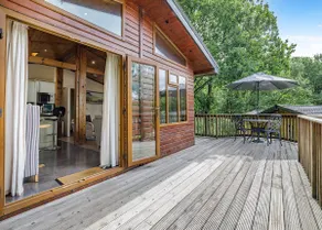 Amour Lodge - Image 2