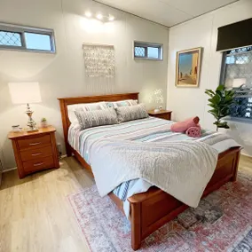 Cosy Coastal Cabin 3 mins to Beach/Bush Views - Image 3