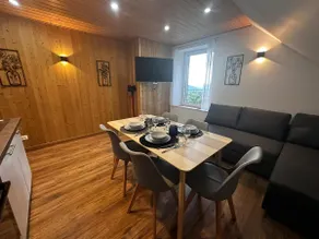 Private Sapin & Jacuzzi Chalet - Image 2