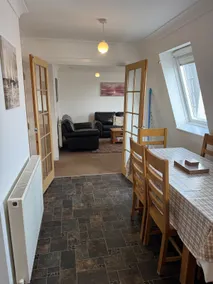 Lovely, Sleeps 6, 2 Baths, Riverside Views, Parking, Central GY - Image 2