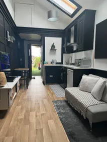 Cosy Studio Apartment - Image 5