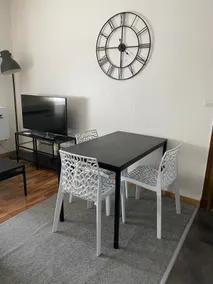 Large air-conditioned 1-bedroom apartment in the Saint-André district - Image 4