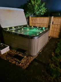 Paradise cottage, Hot tub, Dog friendly Offas Dyke - Image 3