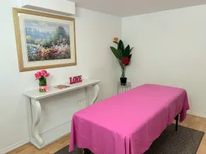King Bed! 2 Parking! 55”TV! Side Entr! Private! - Image 3