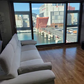 Best in Busan # Ocean View # Seaside # Yeongdo Bridge # Sea View # Nampo-dong # 5 minutes by subway 150m2 for 4 people # 6 people (bed for 6 people) - Image 4
