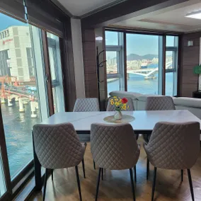 Best in Busan # Ocean View # Seaside # Yeongdo Bridge # Sea View # Nampo-dong # 5 minutes by subway 150m2 for 4 people # 6 people (bed for 6 people) - Image 2