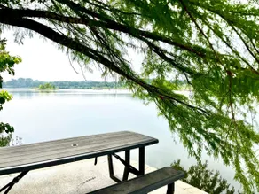 Pet-Friendly Lake House w/ Sunset Views & Kayaks - Image 4