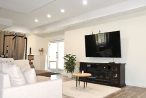 Modern cozy, pet friendly - Image 5