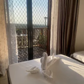Crosswinds 1BR Suite, 50"QLED TV, BIG Balcony View - Image 3