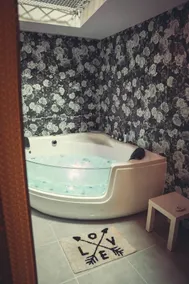 Bisous - Bisous Romantic Spa - Image 3