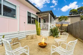 Charming Beach Bungalow w/ Garden & Free Parking - Image 5
