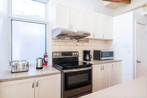 Le Plateau Apartment Near Mont-Royal Ave & Parks - Image 5