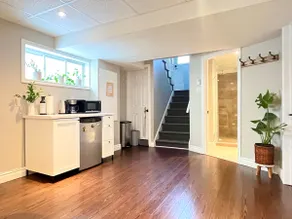 Cozy Apartment in Hull, 10min DT Ottawa w/ Parking - Image 3