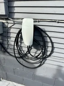 Historic Highland Avenue plus EV charger - Image 5