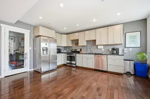Beautiful 4th Floor Walkup with River Views - Image 3