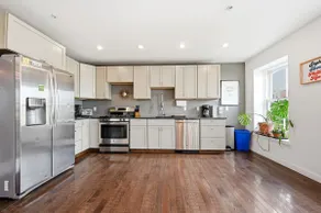 Beautiful 4th Floor Walkup with River Views - Image 2
