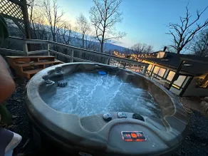 Mtn. Views, Hot Tub, Swim, Trail, Near DC - Image 4