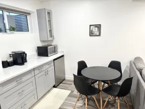 Bright Suite West-Central - Family & WFH Friendly! - Image 3