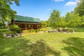 Hyde Away Cabin - Image 2