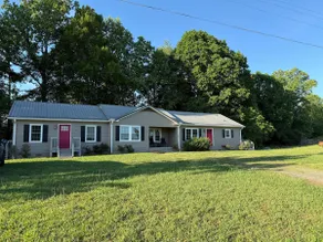 Just the Middle Bitty, Sleeps 4! - Image 2