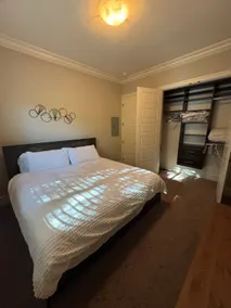 1 bedroom suite, ten minutes from YVR - Image 5