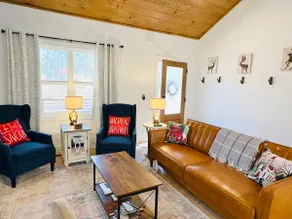Modern Luxurious Mountain Cabin with resort amenities - Image 4