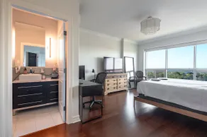 Big Bright Corner Penthouse in North End - Image 3