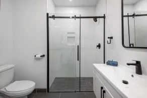 The Rustik - Luxury 2bd in heart of Montreal - Image 4