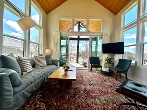 Catch & Release - Spacious Lakefront Getaway - Image 2