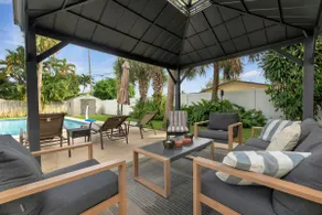 Private Oasis with Heated Pool close to the Beach - Image 2