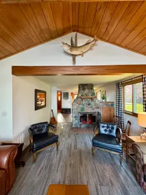 Cozy, Peaceful Cabin with Scenic Lake Views - Image 2