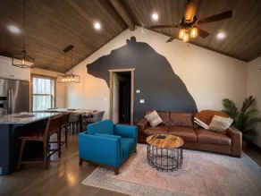 Blueridge Cabin Oasis w/ Hot Tub - Image 4