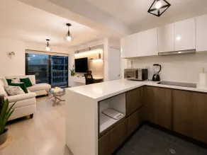 Financial District | King Bed | Pool, Gym & AC - Image 4