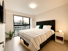 Financial District | King Bed | Pool, Gym & AC - Image 3