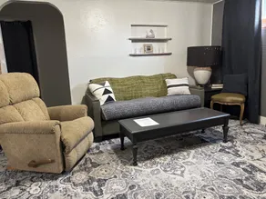Cozy Cafe Style, 2 BR BSMT APT No SMKG/PETS - Image 2