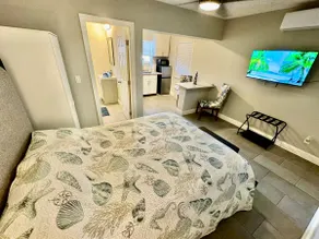Stylish Apt•3 miles to the Beach • Pet Friendly - Image 4