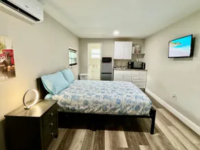 Spacious Studio Near the Beach • Pet Friendly - Image 2