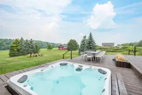 Luxury Lakeview Retreat Hot Tub, Gym & Theatre - Image 3