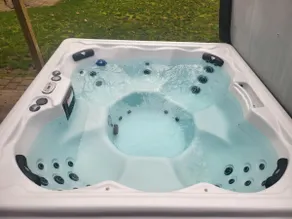 Comfy Home In Lebanon, Hot Tub - Image 5