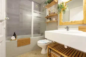 Ideal flat for couples in Enveitg - Image 4
