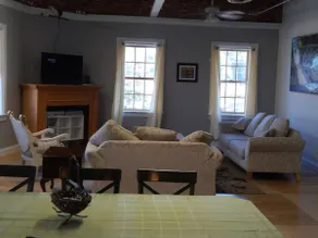 Deluxe corner apartment with riverfront views close to dining and downtown - Image 5