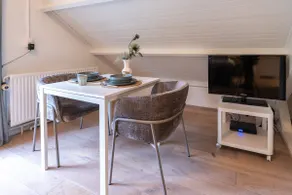 Guest house with kitchen, bicycles and parking - Image 4