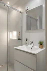 Guest house with kitchen, bicycles and parking - Image 3