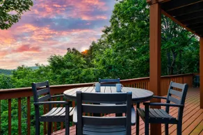 3 Levels · 3 Scenic Decks · Game Room · Hot Tub - Image 4