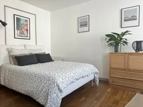 Ideal for couples & professionals, quiet center, wifi, close to the station - Image 3